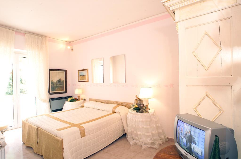 Hotel Velcamare تاركوينيا الغرفة الصورة